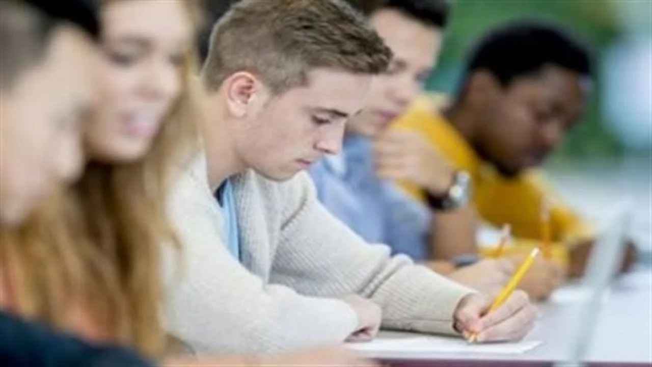 انطلاق الامتحانات.. تفاصيل جداول الشعب العلمية والأدبية وفق استراتيجية الوزارة الجديدة 2026